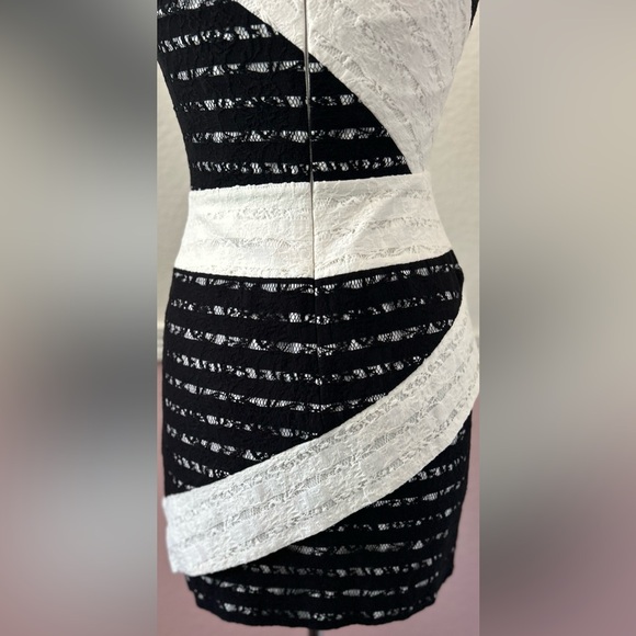 Color block dress NWT πππ - Picture 9 of 12